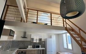 Appartement Avec Vue Sur L Eglise Des Saintes