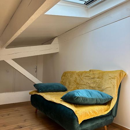 Appartement Avec Vue Sur L Eglise Des Saintes Extérieur photo