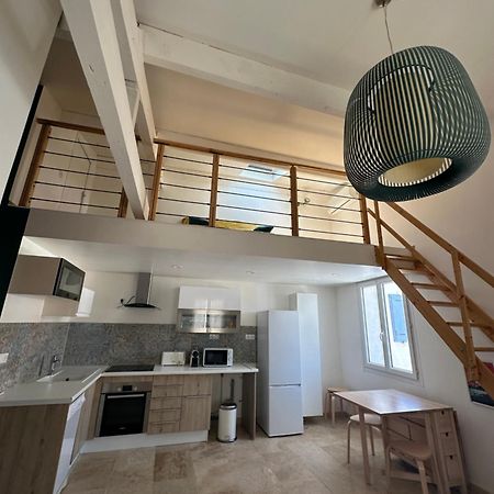 Appartement Avec Vue Sur L Eglise Des Saintes Extérieur photo