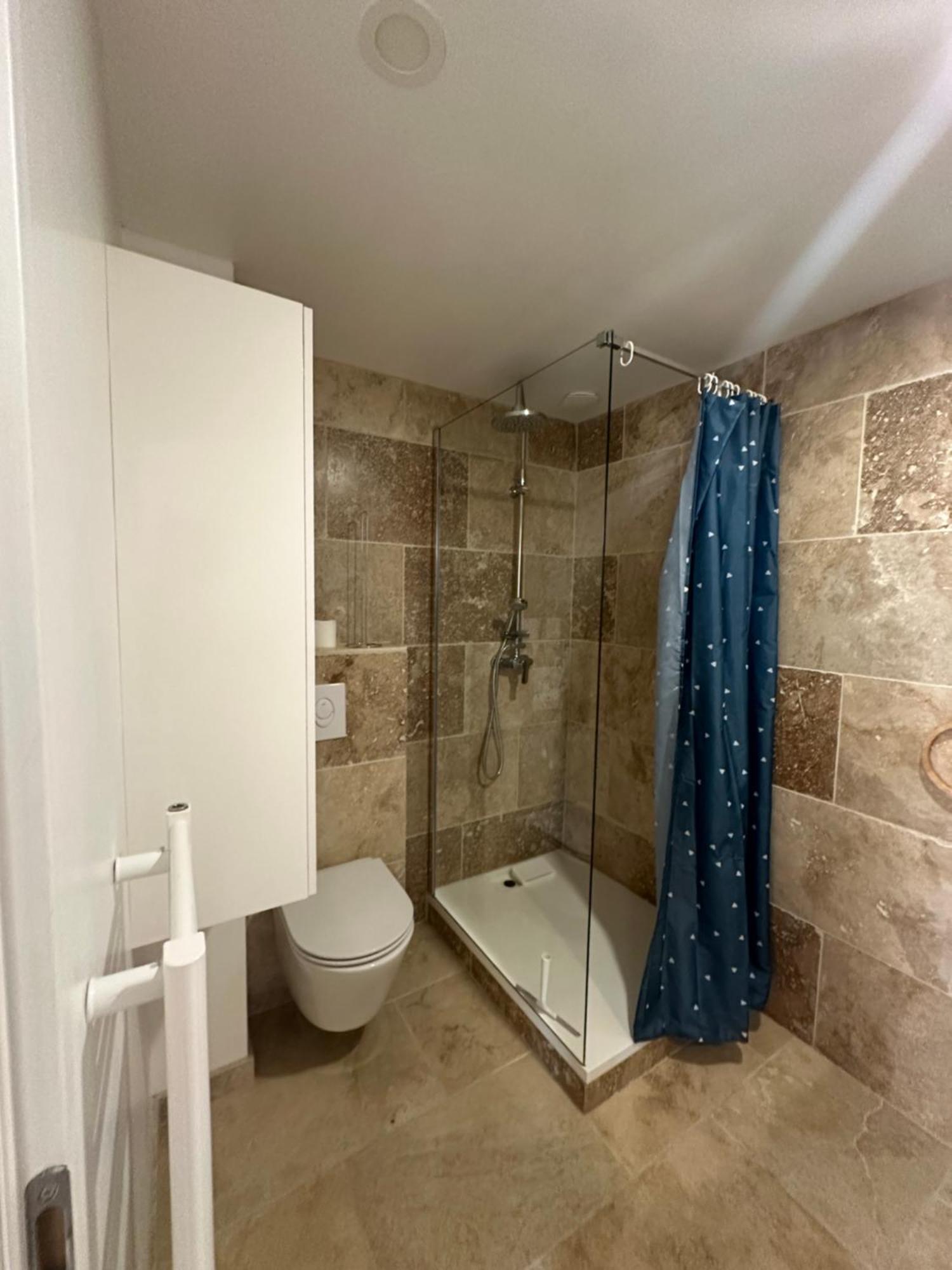 Appartement Avec Vue Sur L Eglise Des Saintes Extérieur photo