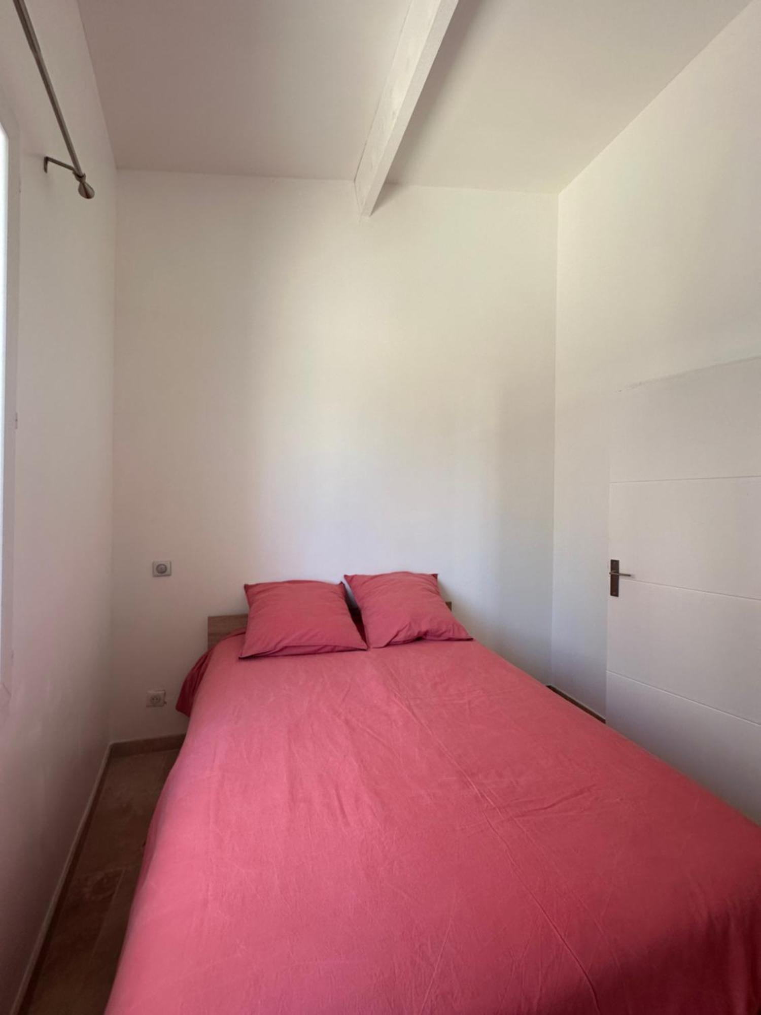 Appartement Avec Vue Sur L Eglise Des Saintes Extérieur photo