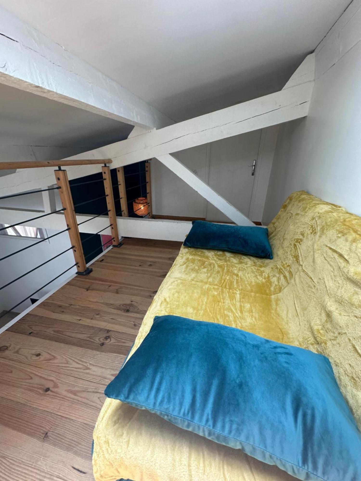 Appartement Avec Vue Sur L Eglise Des Saintes Extérieur photo