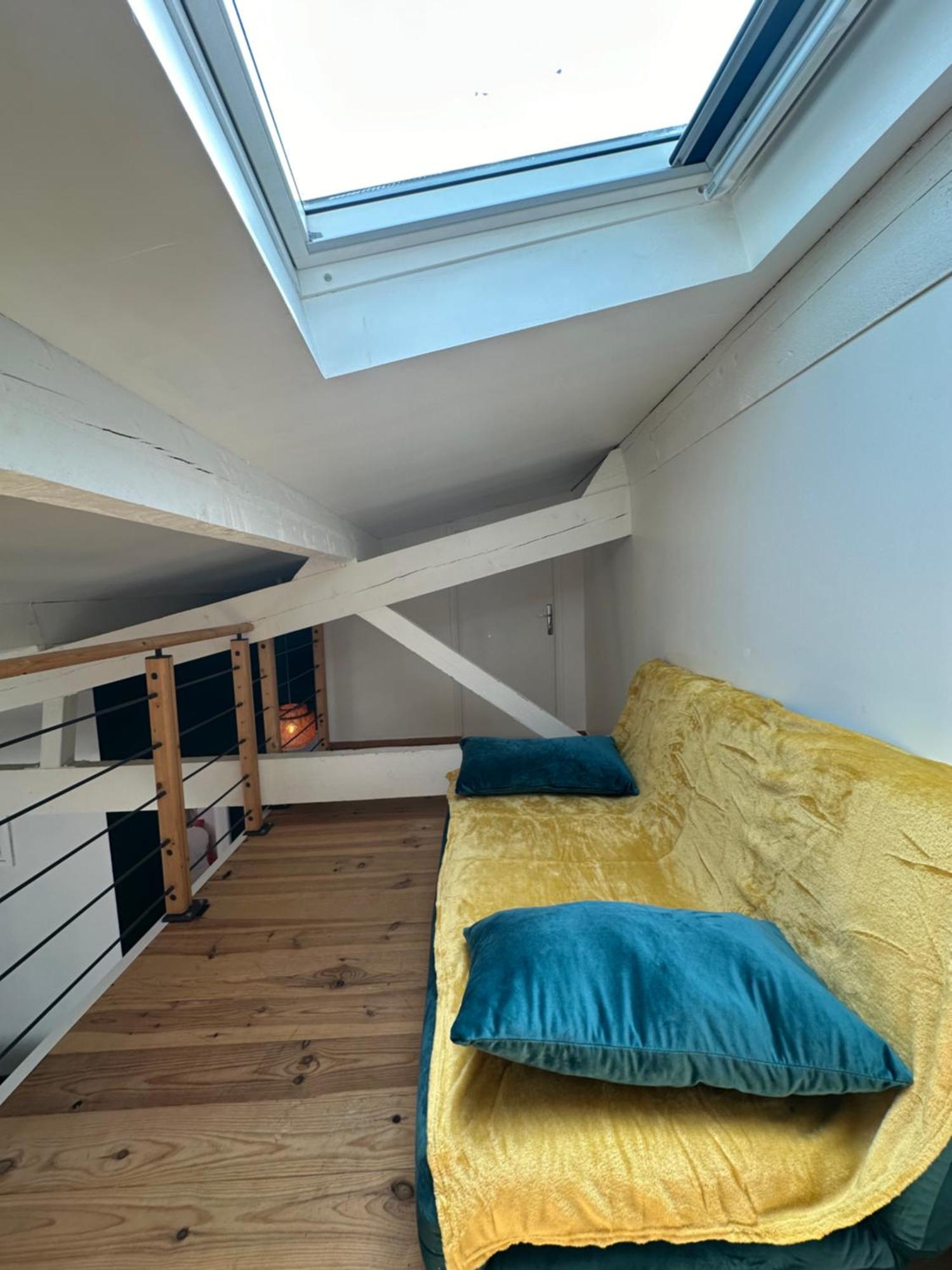 Appartement Avec Vue Sur L Eglise Des Saintes Extérieur photo