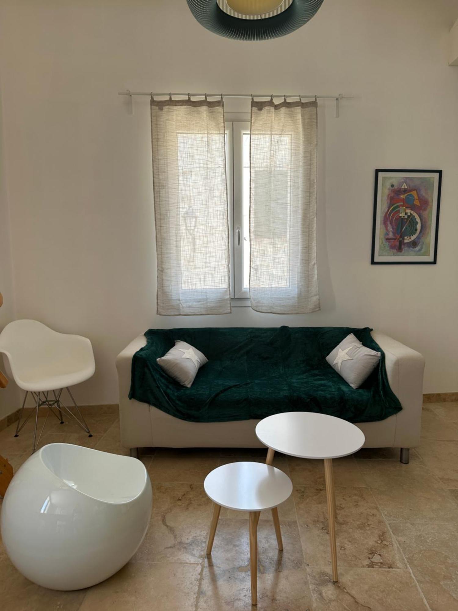 Appartement Avec Vue Sur L Eglise Des Saintes Extérieur photo