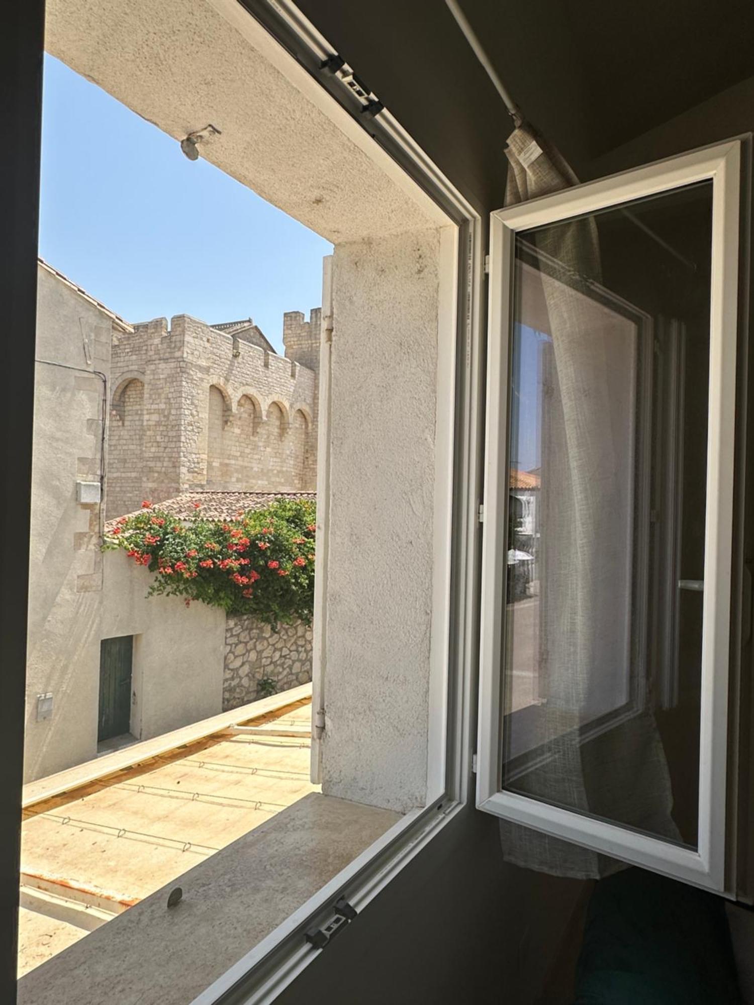 Appartement Avec Vue Sur L Eglise Des Saintes Extérieur photo
